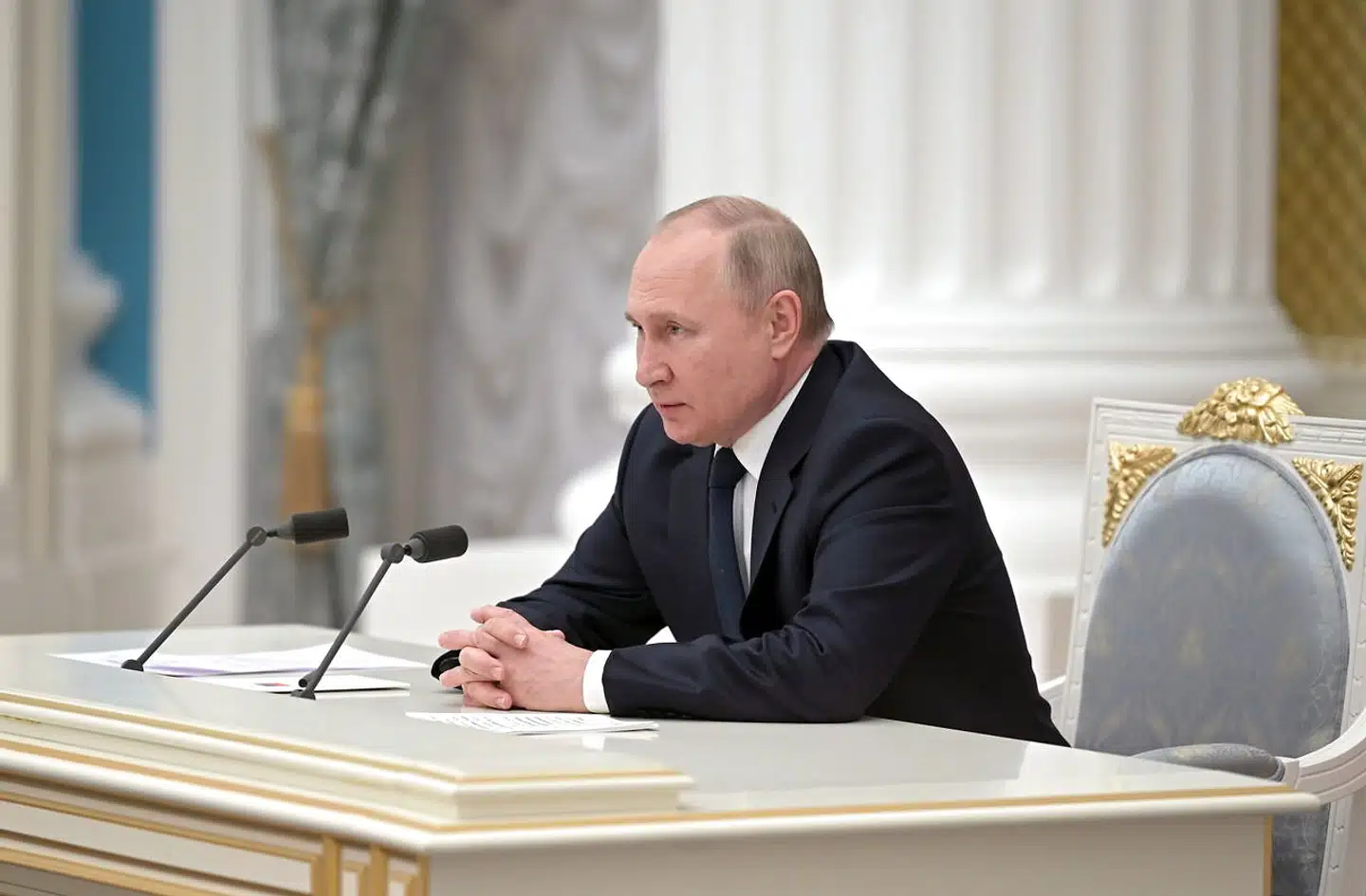epa09781642 Russian President Vladimir Putin chairs a meeting with Russian businessmen at the Kremlin in Moscow, Russia, 24 February 2022. In the early hours of 24 February, President Putin announced his decision to launch a special military operation on Ukraine. Against this background, the Russian Ruble weakened against the US dollar and the euro to a six-year low, the Russian stock market fell by 11 percent, trading on the Moscow and St. Petersburg stock exchanges were suspended. The prices of oil and precious metals are rising on world markets. EPA/ALEKSEY NIKOLSKYI/SPUTNIK/KREMLIN / POOL