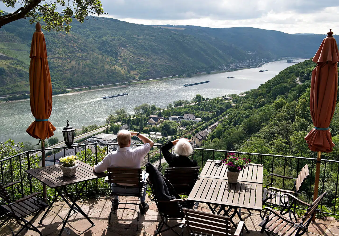 »For hver 100 kr. vi har mere end de mindre rige pensionister, har vi altså måttet spare mere end 500 kr. op med tilhørende afsavn. Var det det værd? Ja - men det var dyrt!« skriver Erik Palsbo.