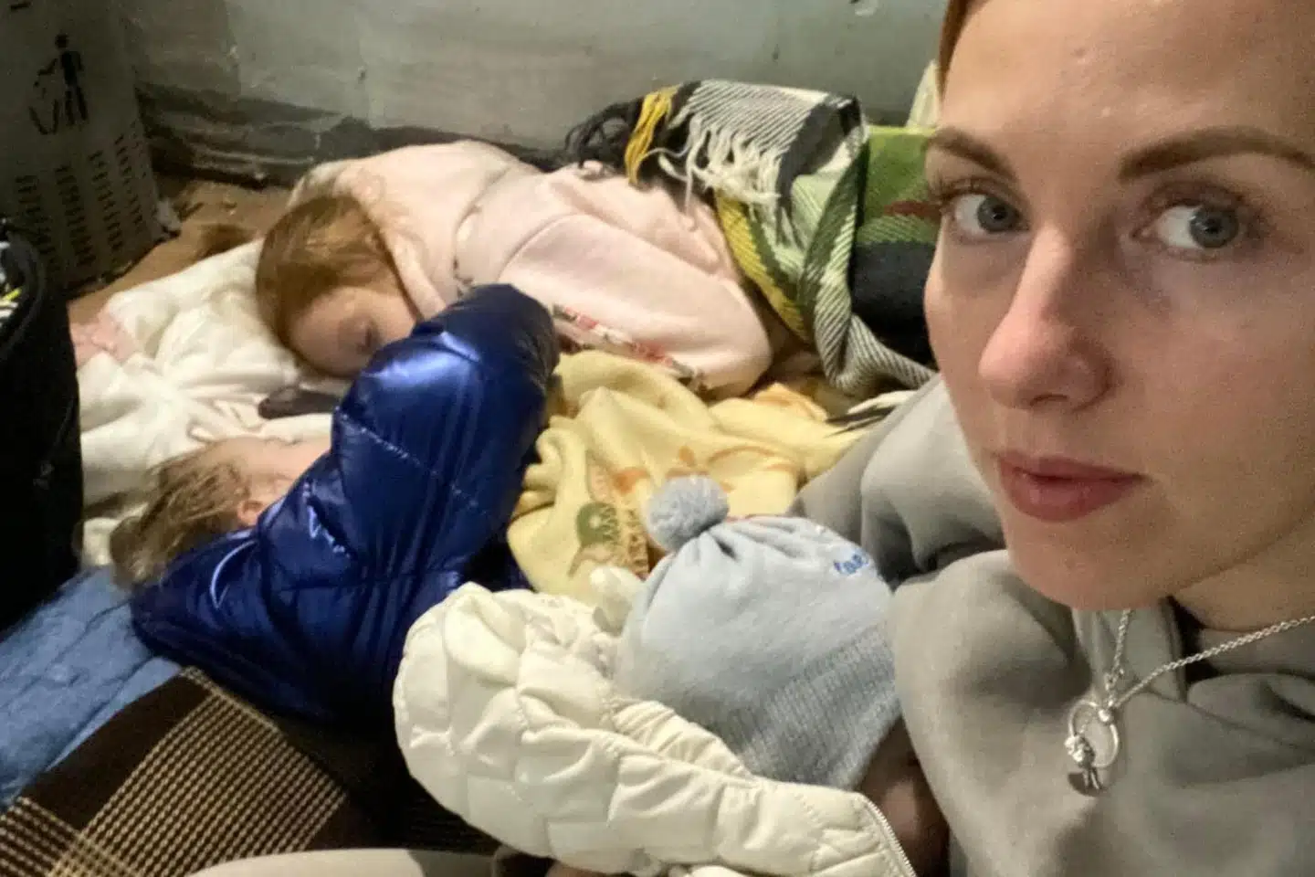 »Den første store bølge af panik er bag os nu, og ukrainerne er klar til at kæmpe så længe, det måtte være nødvendigt, sammen med vores præsident Zelenskyj,« siger Inna Shelukhina.