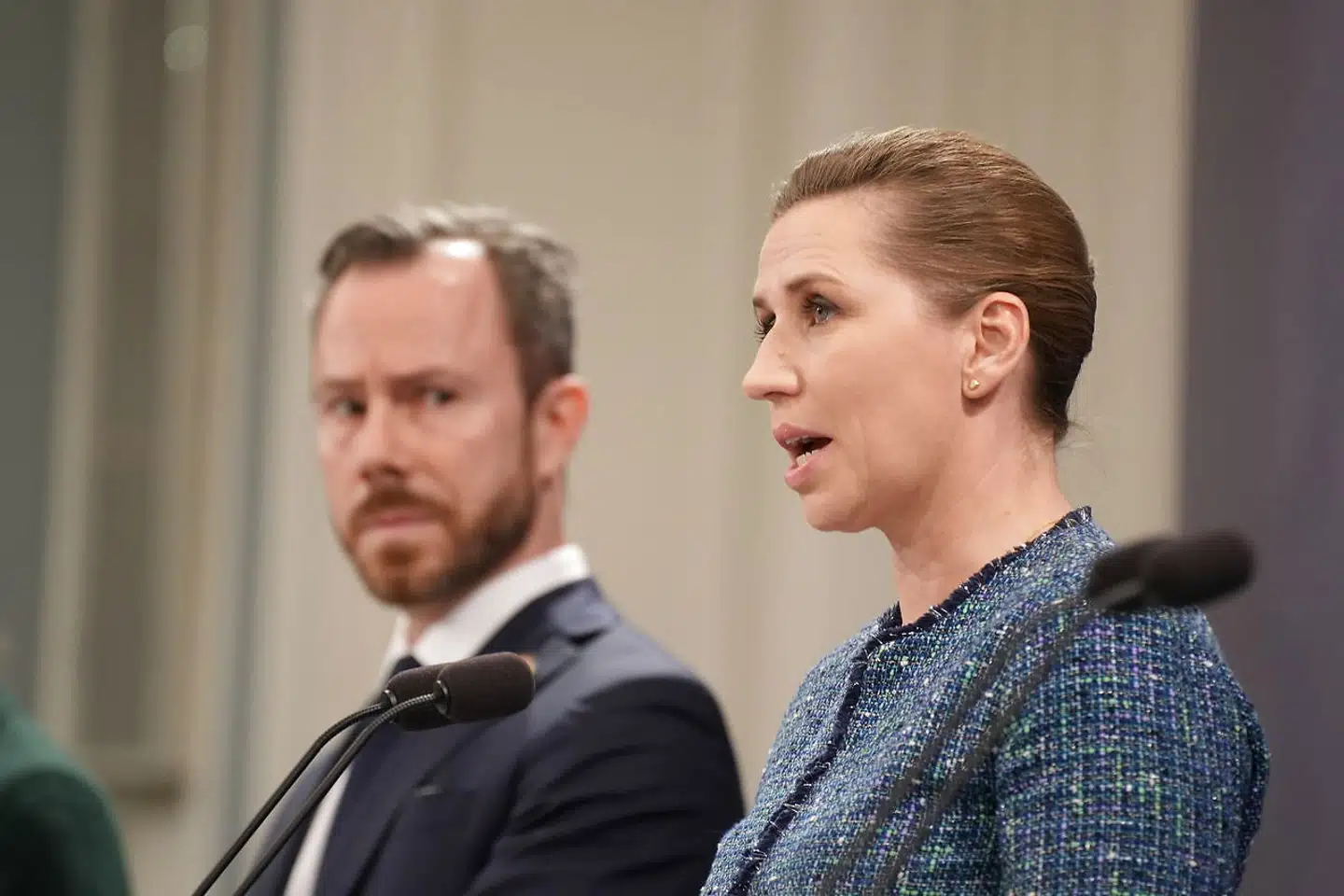 Regeringen og et bredt flertal har indgået et »Nationalt kompromis om dansk sikkerhedspolitik«. Forsvaret tilføres milliarder og danskerne skal til afstemning.