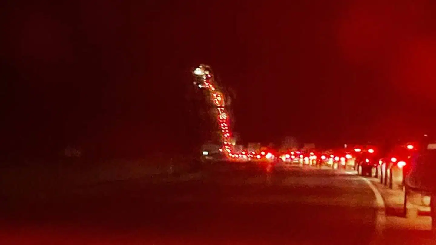 Køen på vejen mod vest set fra Evgenys bil søndag aften.