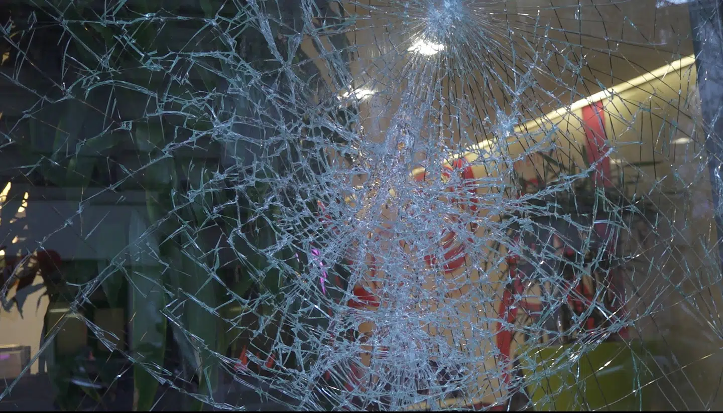 Der er stadig spor efter sidste weekends optøjer i det 17. arrondissement i Paris.