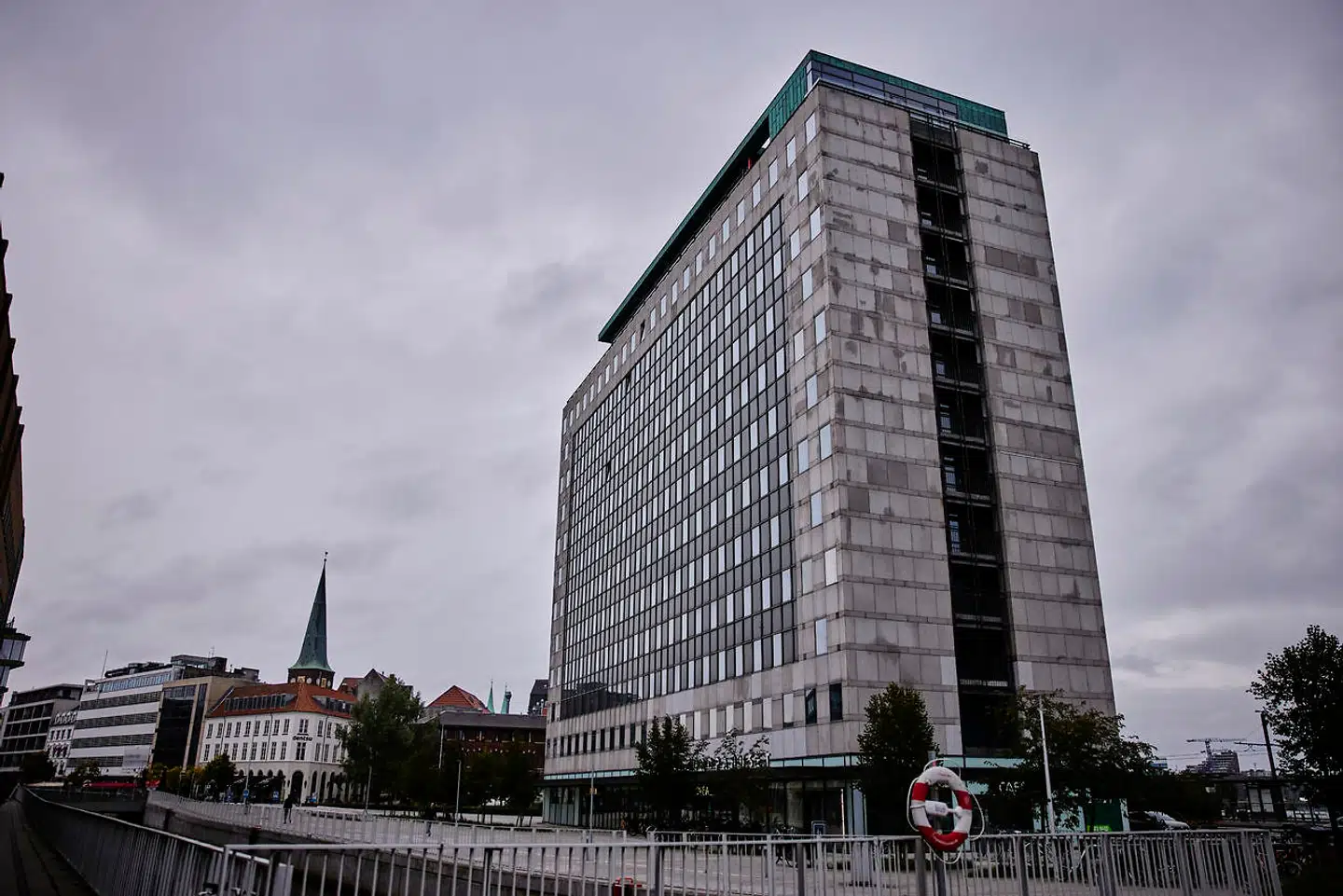 En beslutning om at give afslag på 163 ansøgninger om investeringer fra Innovationsfonden uden faglig vurdering kan have fået konsekvenser for flere ansøgere. Og desuden kan det have været i strid med loven, fortæller professor Frederik Waage.