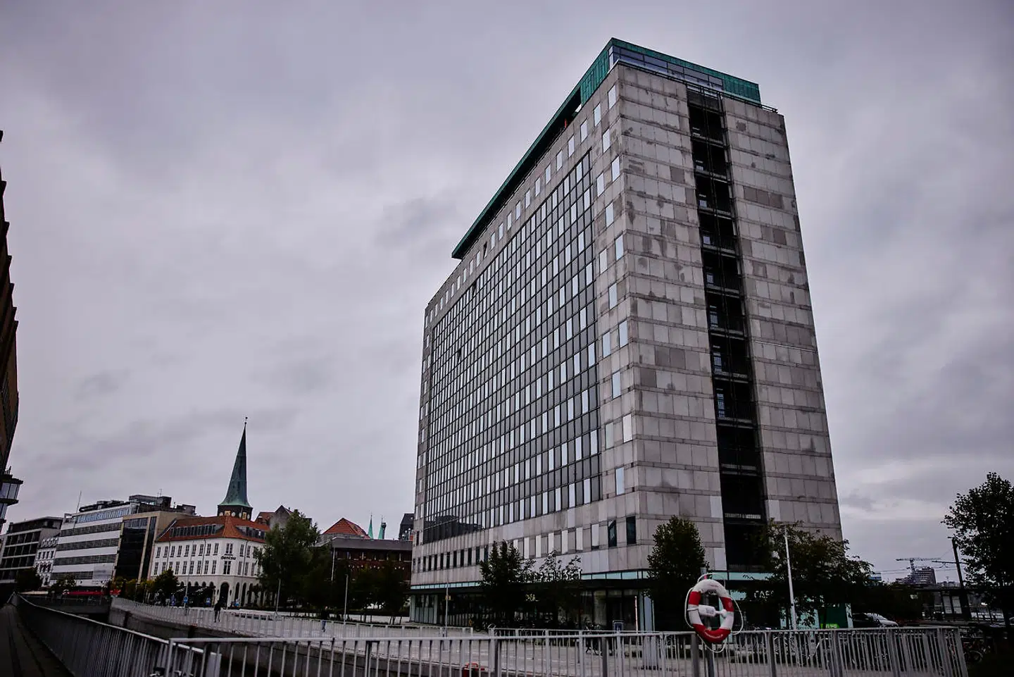 En beslutning om at give afslag på 163 ansøgninger om investeringer fra Innovationsfonden uden faglig vurdering kan have fået konsekvenser for flere ansøgere. Og desuden kan det have været i strid med loven, fortæller professor Frederik Waage.