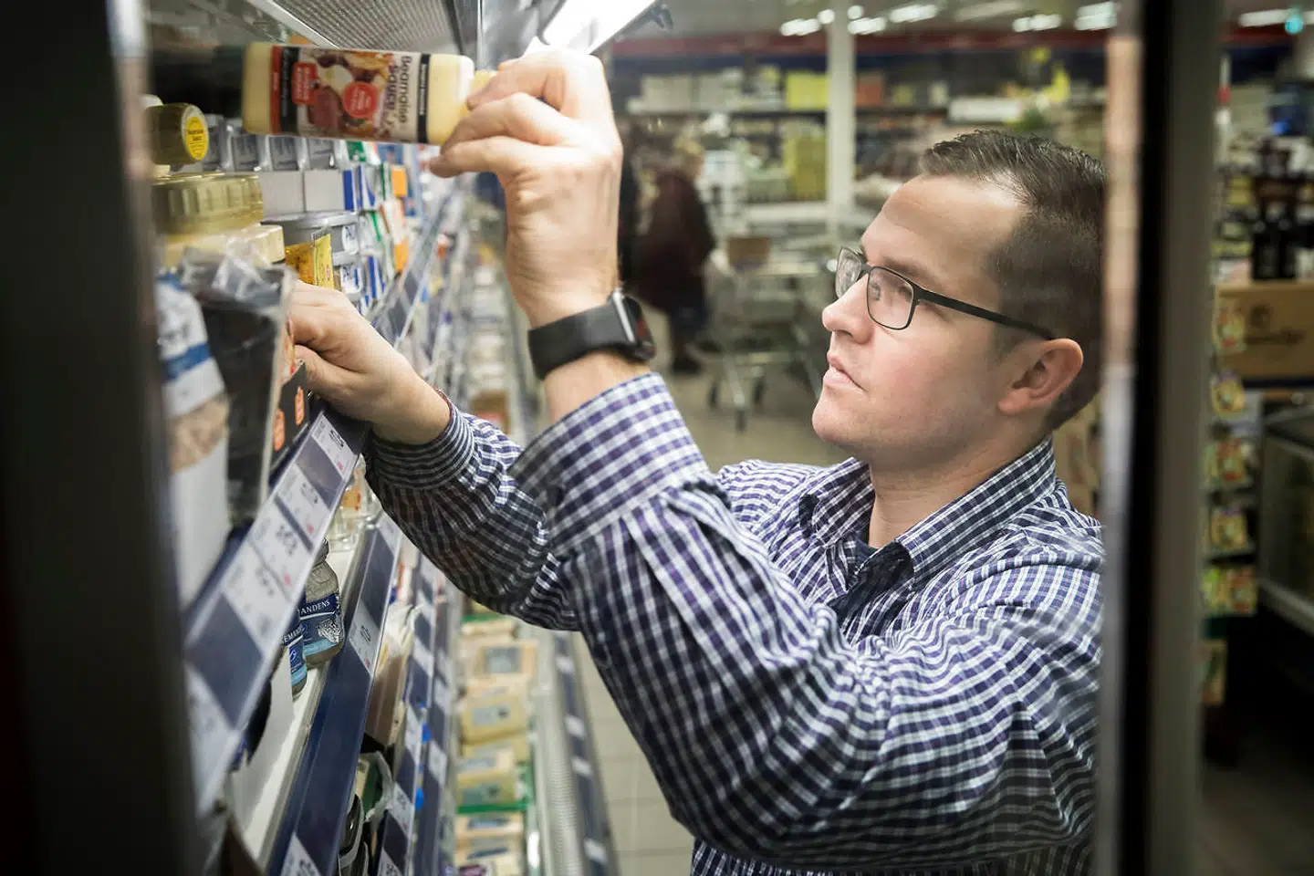 Anders Bekmand bestyrer Rema 1000 i Silkeborg, som er plaget af unge bøllers hærgen.