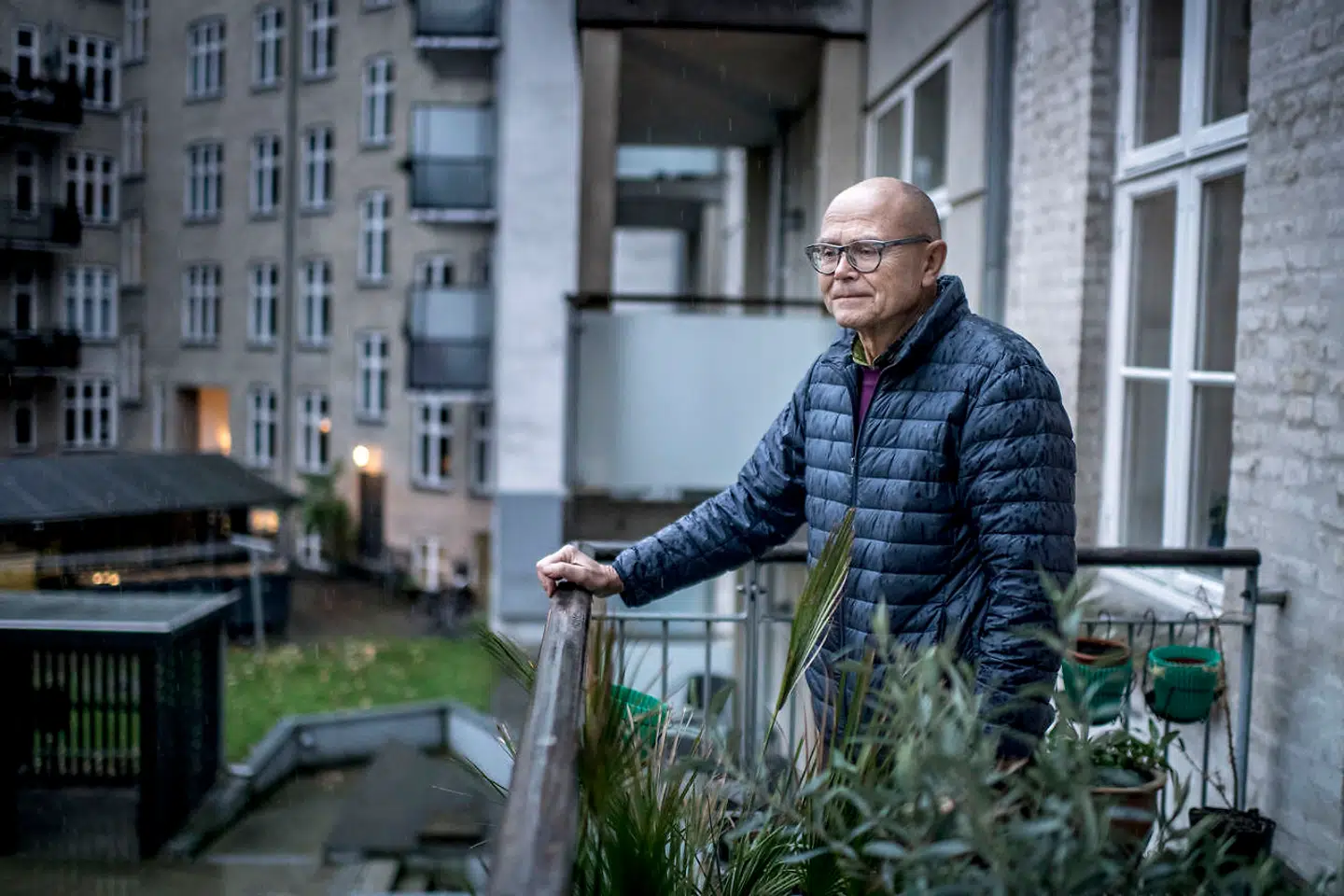 Bjarne Bojsen er bestyrelsesmedlem i andelsboligforeningen Viktoriagade 3 på Vesterbro i København, hvor han har boet siden 2002. Han og de andre beboere i opgangen har gennem længere tid været generet af restauranten i stueetagen, men det har ikke været muligt at opsige lejemålet til den.