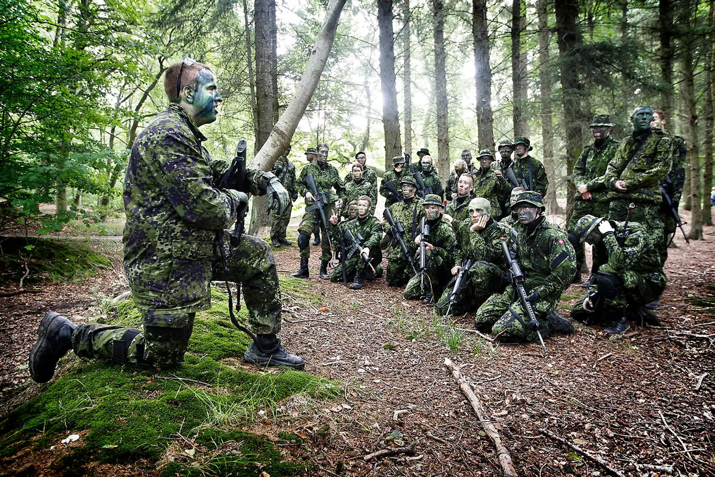 Værnepligtige ved Antvorskov Kaserne på øvelse i 2017. Havde det været i år, havde der været et A- og et B-hold, og de sidste havde ikke lært at skyde.