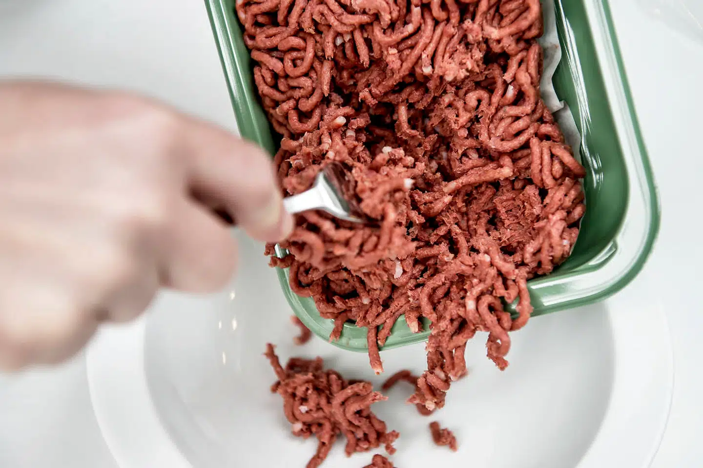 Naturli's hakkede plantebaserede kød, der er lavet på blandt andet rødbeder. Nestle vil forsøge at imødekomme den store efterspørsel på veganske produkter blandt forbrugerne og kaster sig over ikke-animalske burgerbøffer og valnøddemælk.