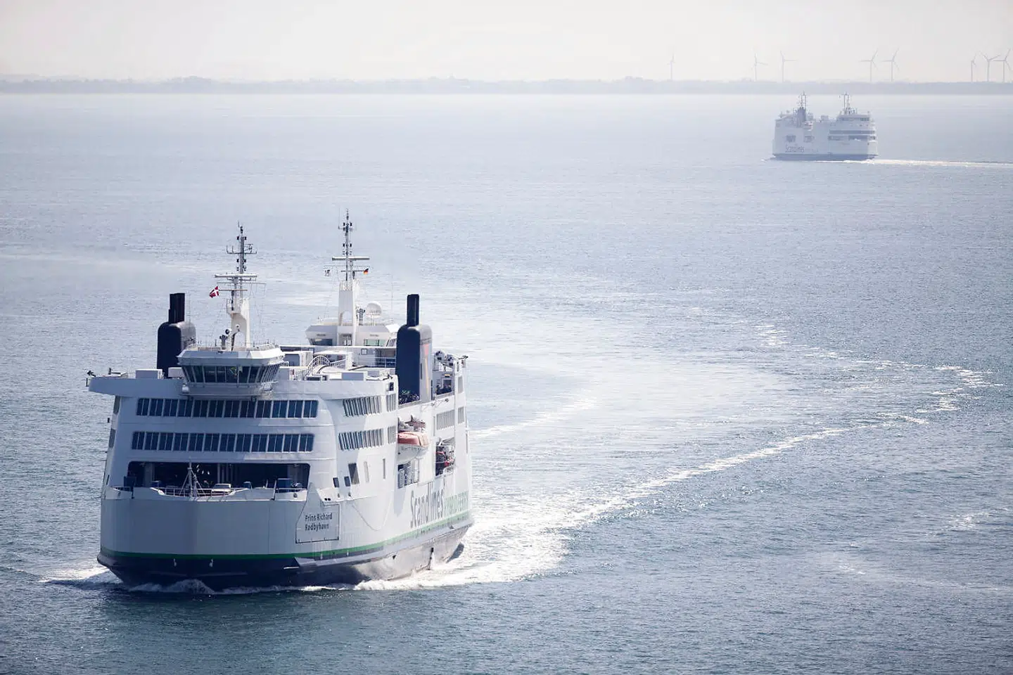 Scandlines tjener gode penge på at drive færgefart mellem Danmark og vores nærmeste nabolande. Ikke mindst på Rødby-Puttgarden-overfarten, hvorfor man ikke lader Femern-forbindelsen blive en realitet uden kamp.