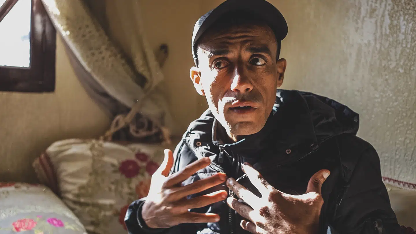 »Det her kommer til at gøre min tilværelse lettere. Må Gud give alle de mennesker alt det bedste,« siger en taknemmelig Said El Ossoul, da det går op for ham, at godhjertede danskere har samlet penge ind til ham og hans kollega, fordi de to mindrebemidlede mænd afslørede Louisa Vesterager Jespersens og Maren Uelands mordere.