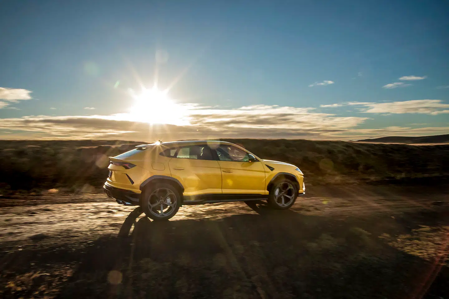 Luksus er mange ting - blandt andet at krydse Island i en 650 hk italiensk super-SUV med alt i udstyr.