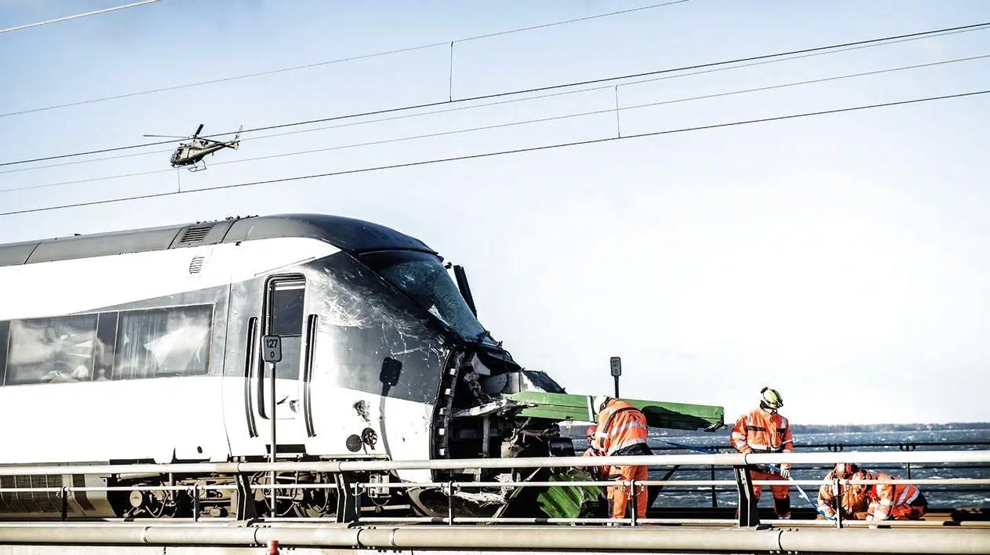 Otte mennesker omkom under togulykken på Storebæltsbroen 2. januar i år, da et godstog ramte et lyntog. Nu viser det sig, at flere ansatte hos både DB Cargo og DSB er blevet så hårdt ramt af ulykken psykisk, at de ikke længere kan passe deres job.