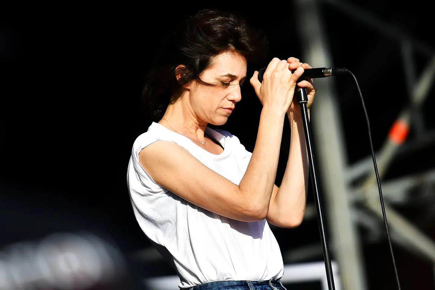 Ved siden af sin musikkarriere har den britisk-franske sangerinde og skuespiller Charlotte Gainsbourg medvirket i flere af Lars von Triers film – bl.a. »Antichrist«.