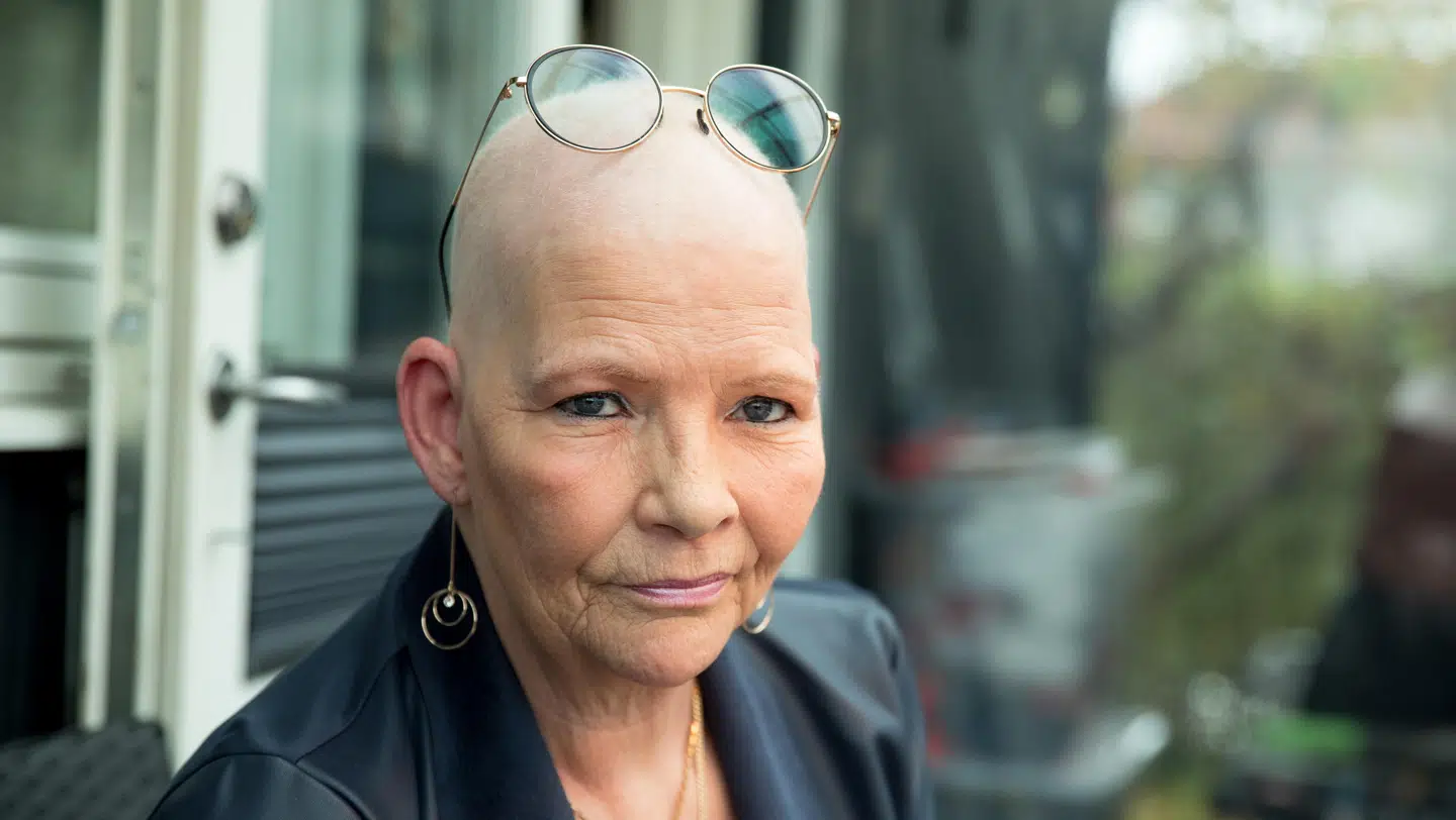 Kræftsyge Dunja Fogelberg Hansen var den første kræftpatient, der fortalte om den lange ventetid under coronarestriktionerne. 11 gange forsøgte hun forgæves sidste forår at blive set af egen læge, men da det endelig skete, havde hendes lungekræft spredt sig. Foto: Jacob Crawfurd/BYRD