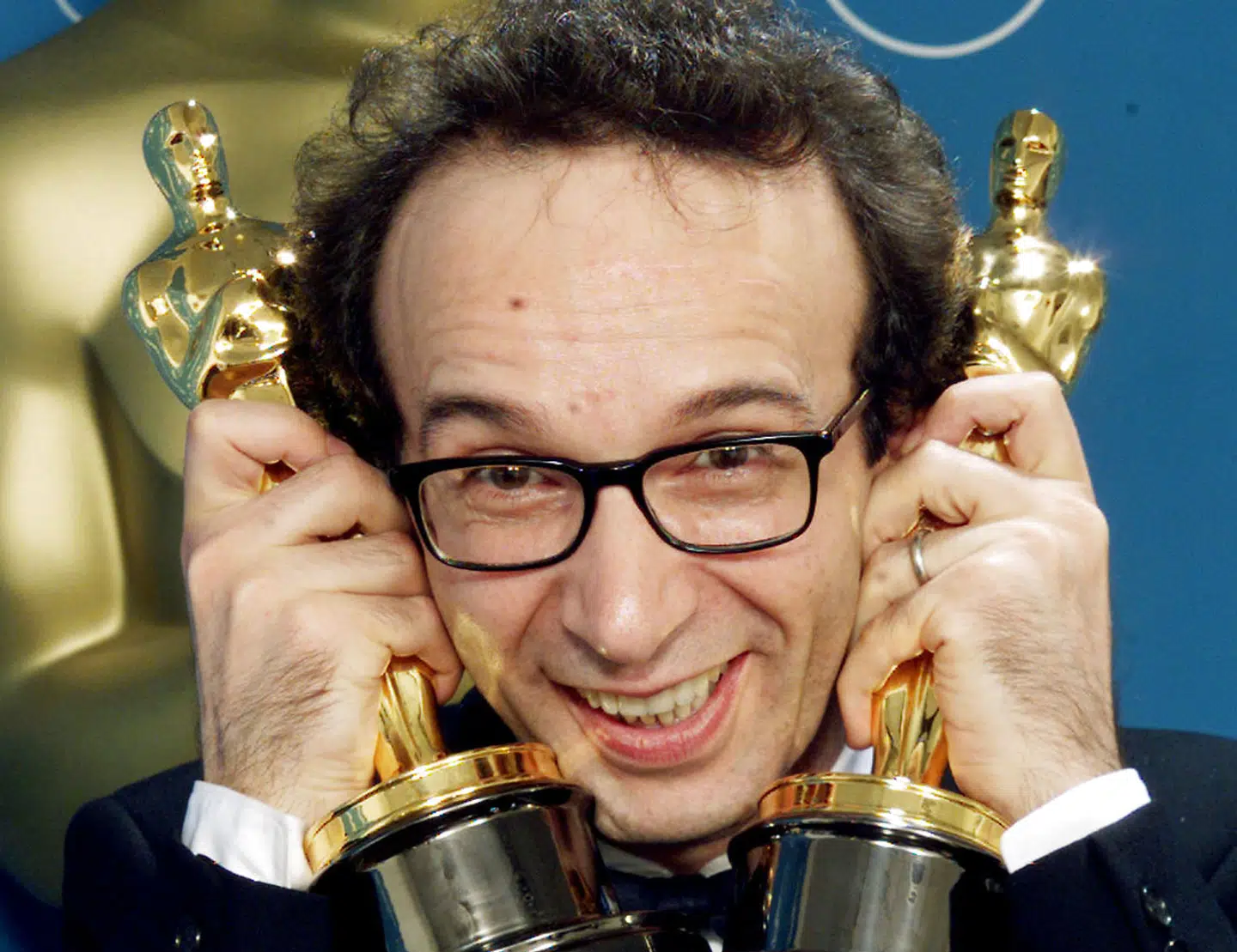 Få holder så overgearet en tale, som den italienske instruktør og skuespiller Roberto Benigni gjorde, da »Livet er smukt« vandt en stribe Oscars i 2000. »Jeg løfter denne pris, men det er dig, jeg vil have. Jeg vil svømme i bølgerne af din skønhed«, sagde han til skuespillerinden Sophia Loren - og til resten af salen: »Jeg vil elske med jer på Olympen«. Jo tak.