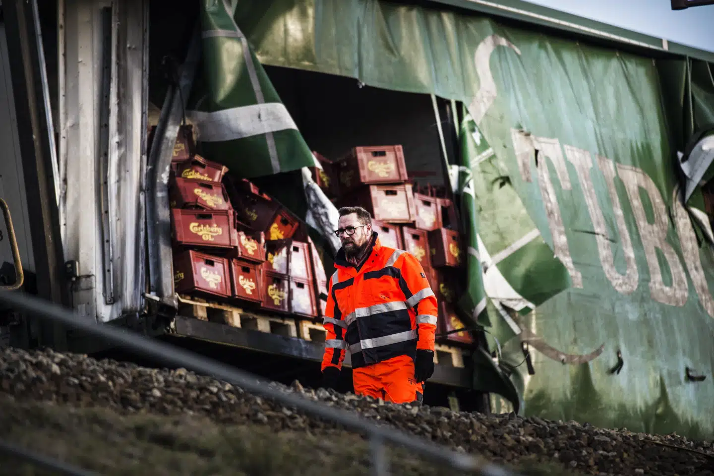 Seks mennesker har mistet livet i en togulykke på Storebæltsbroen onsdag morgen. 16 personer er blevet kvæstet. Det meddeler Fyns Politi. Ulykken skete, da et godstog og et passagertog passerede hinanden. Tim Kildeborg Jensen/Ritzau Scanpix