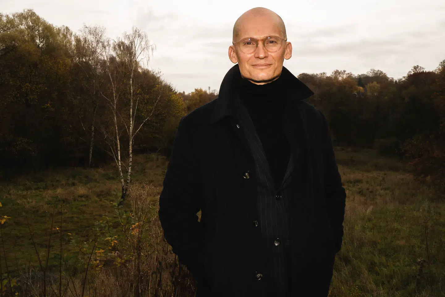 Hummel-milliardæren Christian Stadil er ejer og direktør i konglomeratet Thornico, som har aktiemajoriteten i virksomheden Brødrene Hartmann, der fortsætter sin produktion i Rusland.