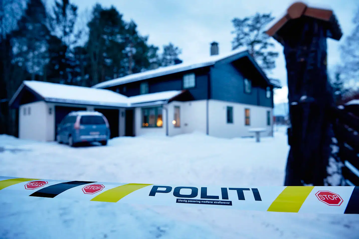 Den forsvundne kvinde, Anne-Elisabeth Hagen på 68 år, er gift med en af Norges rigeste mænd, forretningsmanden Tom Hagen, og der er fremsat et krav om løsepenge.