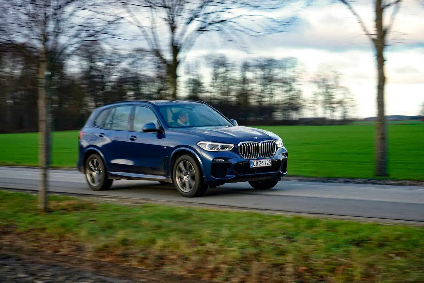 Selvom den nye BMW X5 vejer over 2,1 tons, så kan den stadig levere ægte BMW-køreglæde.