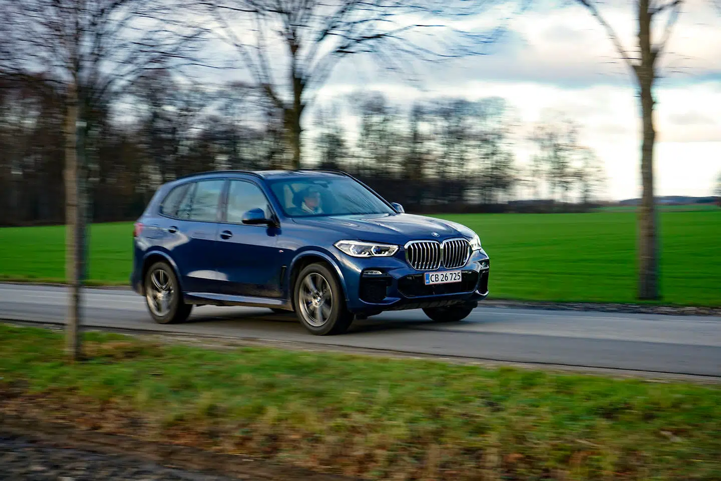 Selvom den nye BMW X5 vejer over 2,1 tons, så kan den stadig levere ægte BMW-køreglæde.