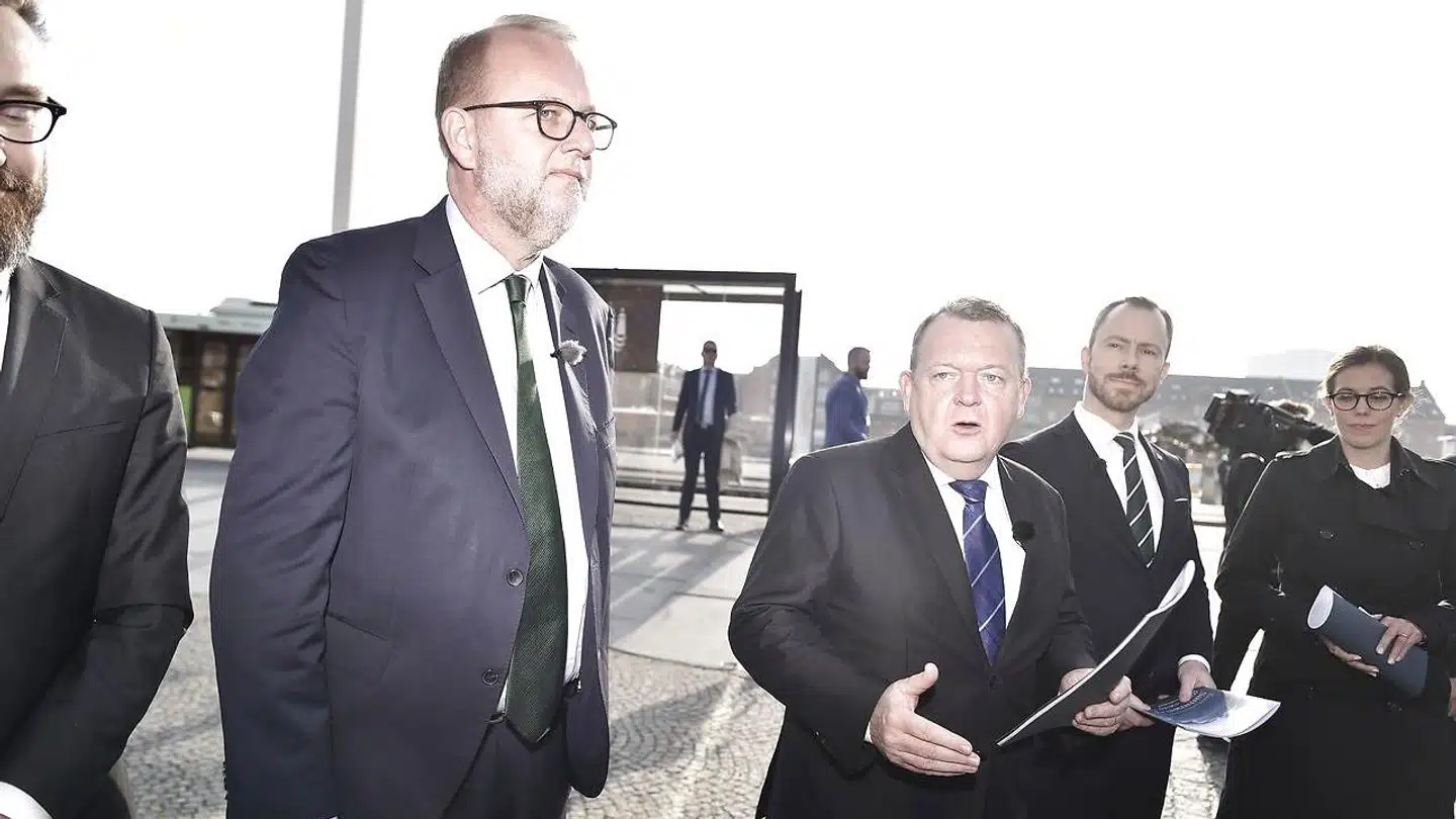 Energi-, forsynings- og klimaminister Lars Christian Lilleholt (V) bliver beskyldt for at have fyret Klimarådets tidligere formand, Peter Birch Sørensen, fordi han var kritisk over for regeringen.