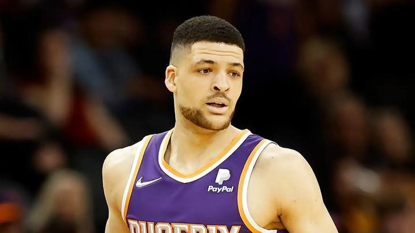 PHOENIX, ARIZONA - APRIL 05: Iffe Lundberg #19 of the Phoenix Suns handles the ball during the second half of the NBA game against the Los Angeles Lakers at Footprint Center on April 05, 2022 in Phoenix, Arizona. The Suns defeated the Lakers 121-110. NOTE TO USER: User expressly acknowledges and agrees that, by downloading and or using this photograph, User is consenting to the terms and conditions of the Getty Images License Agreement. Christian Petersen/Getty Images/AFP == FOR NEWSPAPERS, INTERNET, TELCOS & TELEVISION USE ONLY ==