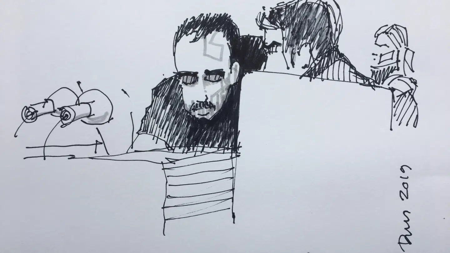 Den syriske asyl-ansøger Moyed Al Zoebi nægtede sig skyldig i tiltalen for forsøg på terrorisme i København, men blev både i Københavns Byret og Østre Landsret kendt skyldig og idømt 12 års fængsel. Tegning: Dres Simon Simonsson