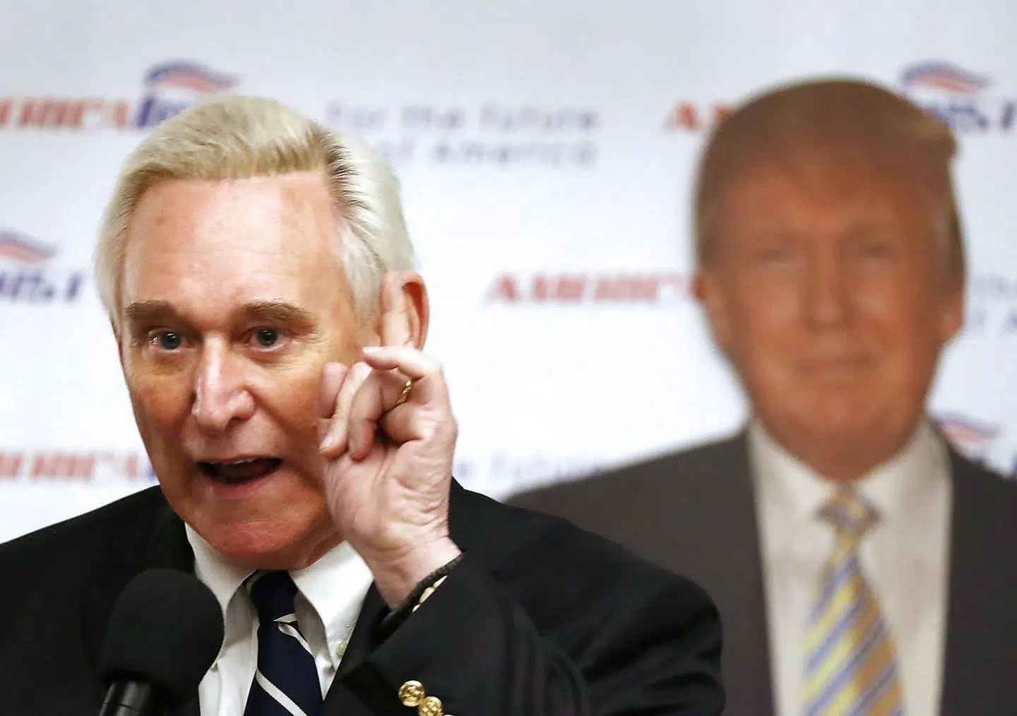Roger Stone har siden præsident Nixon været rejsende i beskidte tricks - og ulovligheder - for republikanske politikere og præsidenter. Og han har haft et livslangt venskab og samarbejde med Donald Trump.