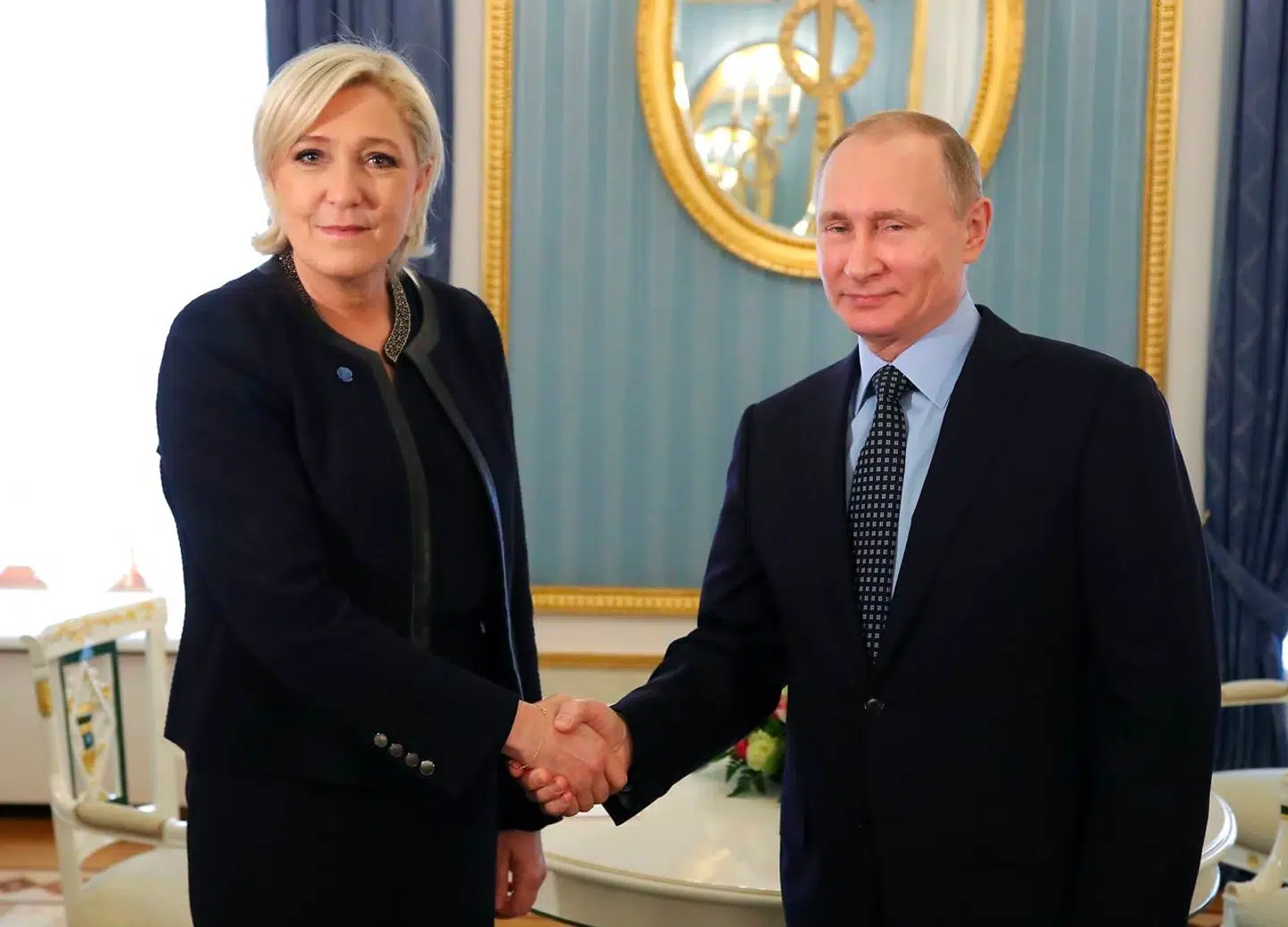 Den franske præsidentkandidat Marine Le Pen var stolt, da hun i 2017 blev modtaget som en statsleder af Vladimir Putin. Nu vil hun helst glemme alt om det.