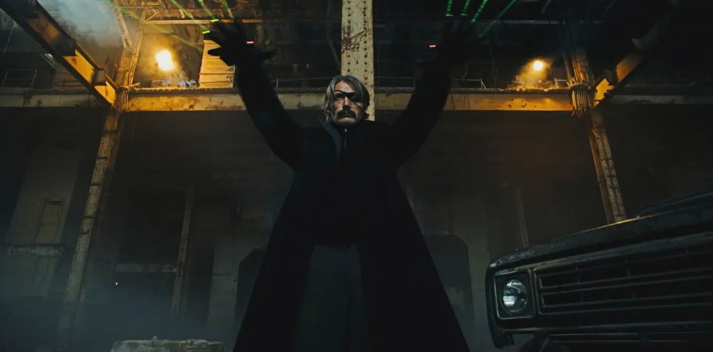 Mads Mikkelsen spiller lejemorderen The Black Kaiser i Netflix-filmen 'Polar'.