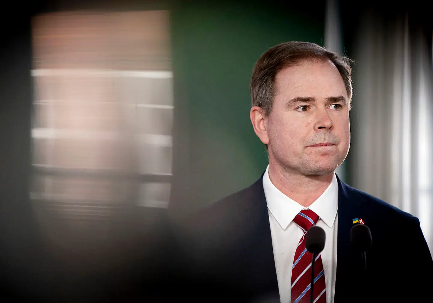 Finansminister Nicolai Wammen (S) har besluttet, at krigen i Ukraine er en »usædvanlig begivenhed«, som derfor gør det muligt for regeringen at fravige budgetloven, når det kommer til udgifter direkte relateret til krigen.