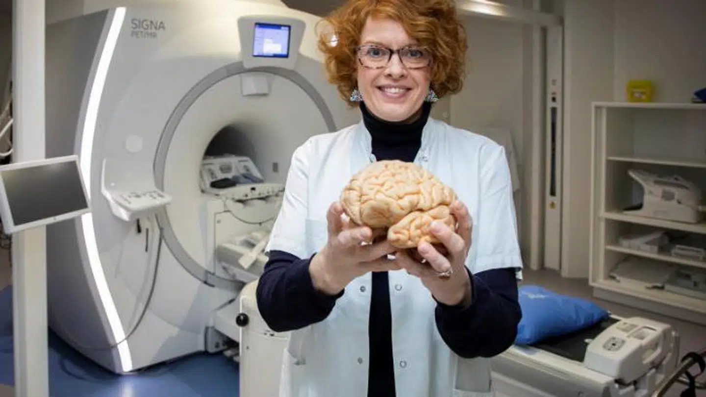 Hvad gør stress egentlig ved menneskets hjerne? Det prøver Saga Steinmann Madsen at blive meget klogere på. Foto: Odense Universitetshospital.