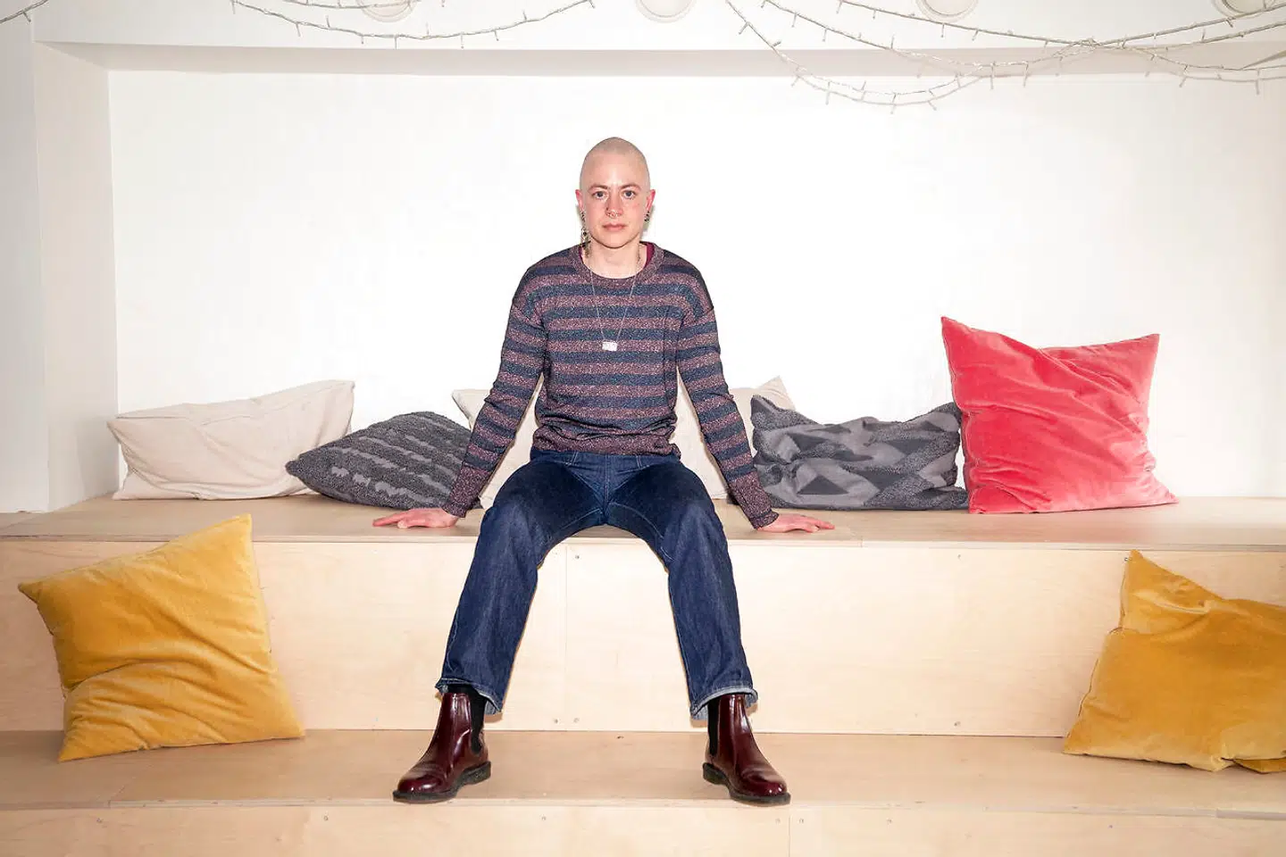 »Jeg føler mig mere set og til stede i rummet, hvis jeg hører, det er de rigtige pronominer, der bliver brugt om mig fra rummet ved siden af.«