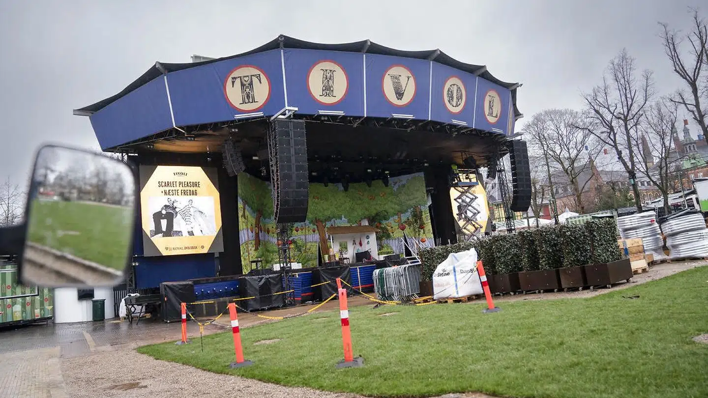 ARKIVFOTO. På denne plads afholder Tivoli deres Fredagsrock-koncerter. Til åbningskoncerten for 2022-sæsonen opstod der dog så voldsom tumult, at rygterne florerer om et knivstikkeri under koncerten, der måtte stoppes i flere minutter på grund af uroligheder.