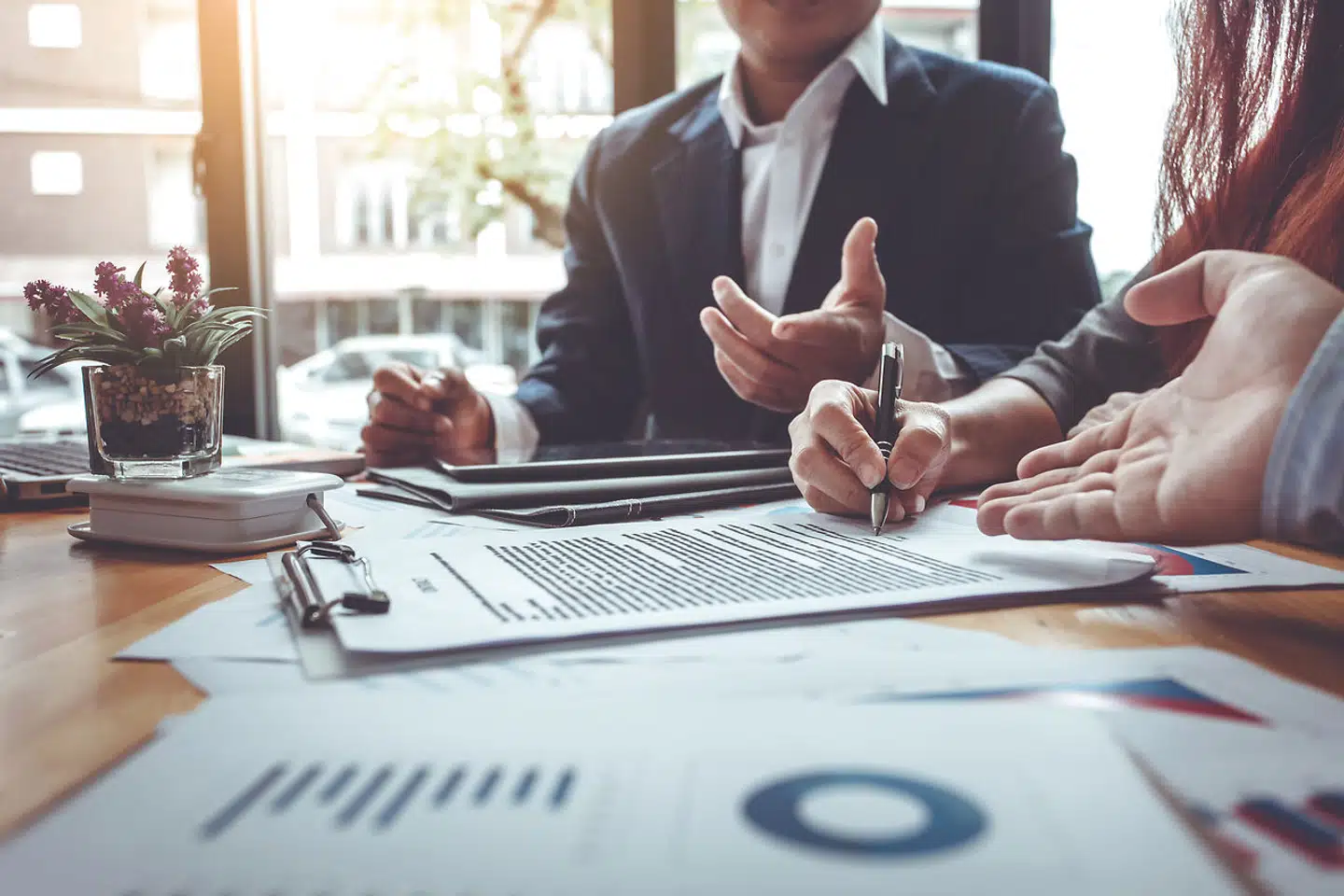 Nye regler skulle gøre investeringsomkostninger synlige og overskuelige. Privatøkonomiske rådgivere er skeptiske.