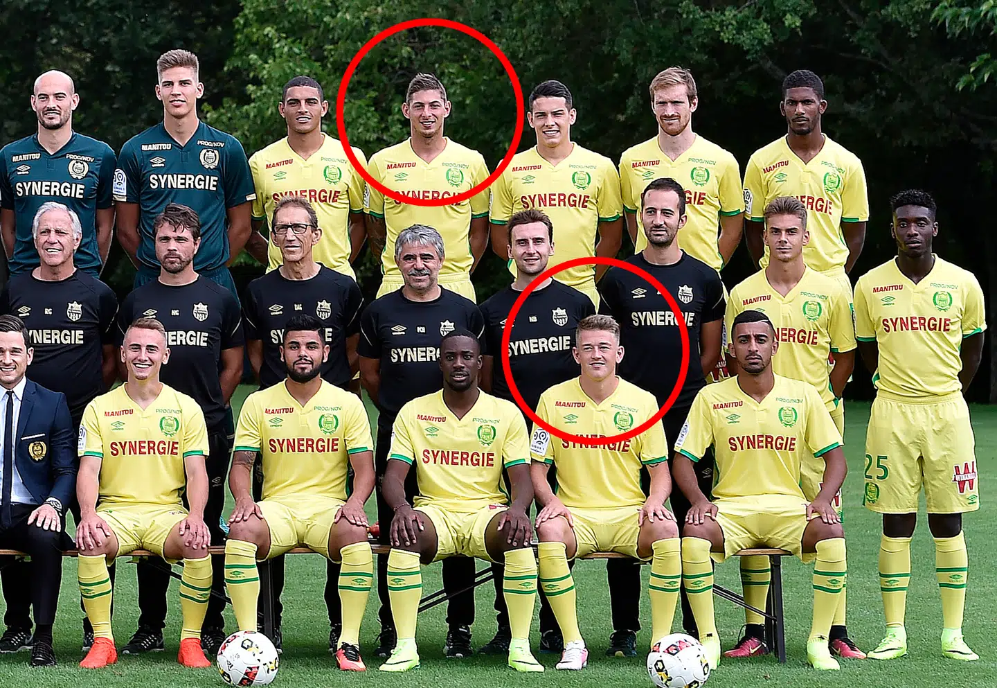 Sala på øvertse række med Thomsen på Nantes-holdfotoet for sæsonen 2017.