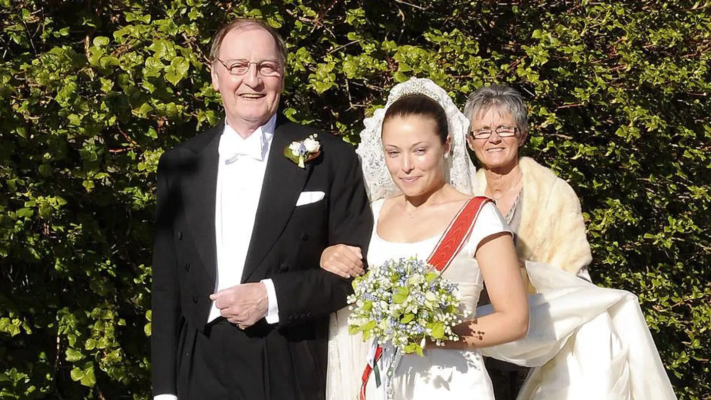 Louise Iuel - Albinus på sin bryllupsdag med sin far ved sin side.