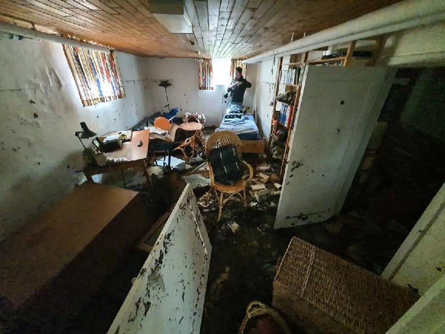 Der er ikke meget, der står til at blive reddet i Ulf Haxens kælder.