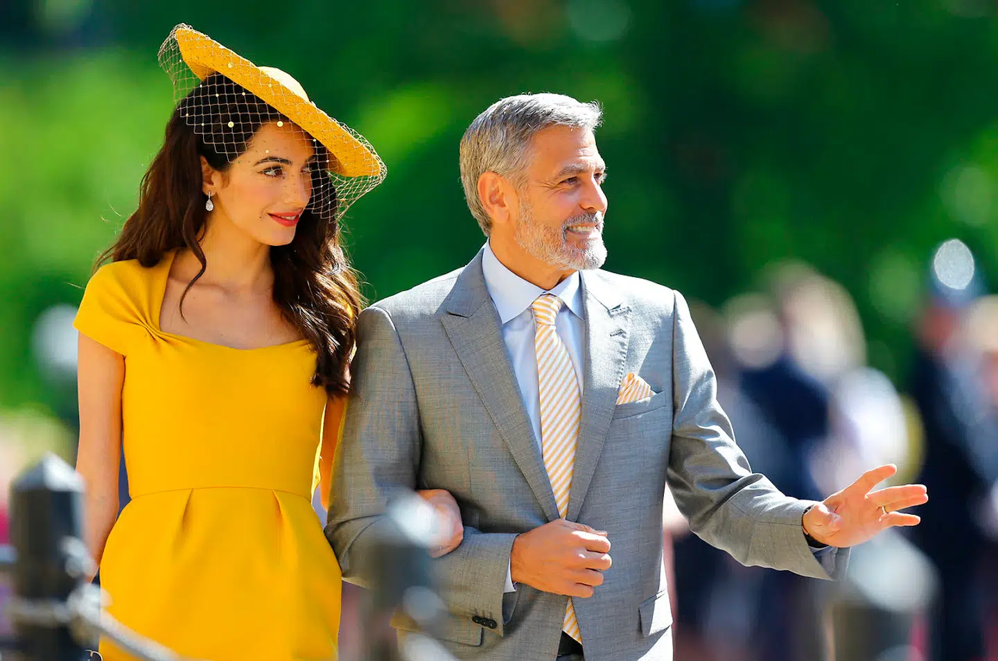 Amal Clooney og George Clooney var blandt gæsterne til prins Harry og hertuginde Meghans bryllup i maj måned.