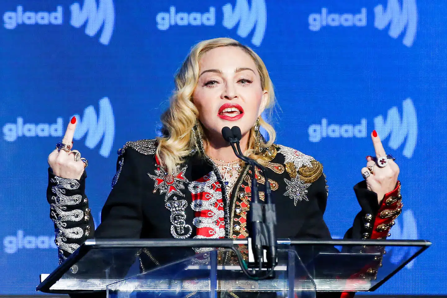Fans kritiserer Madonnas brug af filtre og fillere, mens andre mener, at det er hendes oprør mod musikbranchens ungdomsfiksering, skriver Emilia van Hauen. Her ses Madonna ved GLAAD awards i 2019.