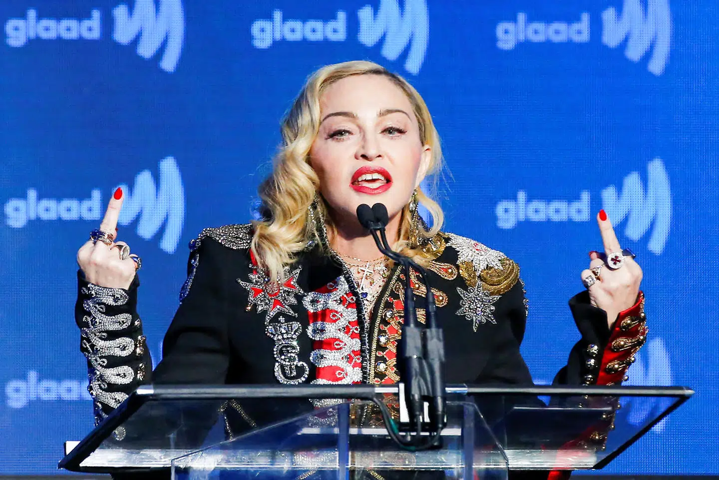 Fans kritiserer Madonnas brug af filtre og fillere, mens andre mener, at det er hendes oprør mod musikbranchens ungdomsfiksering, skriver Emilia van Hauen. Her ses Madonna ved GLAAD awards i 2019.