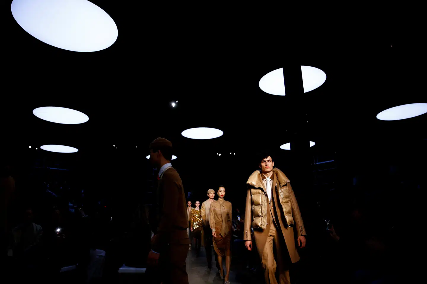 En hættetrøje fra brandet Burberry har vakt harme hos supermodellen Liz Kennedy. Nu siger Burberry undskyld. Henry Nicholls/Reuters
