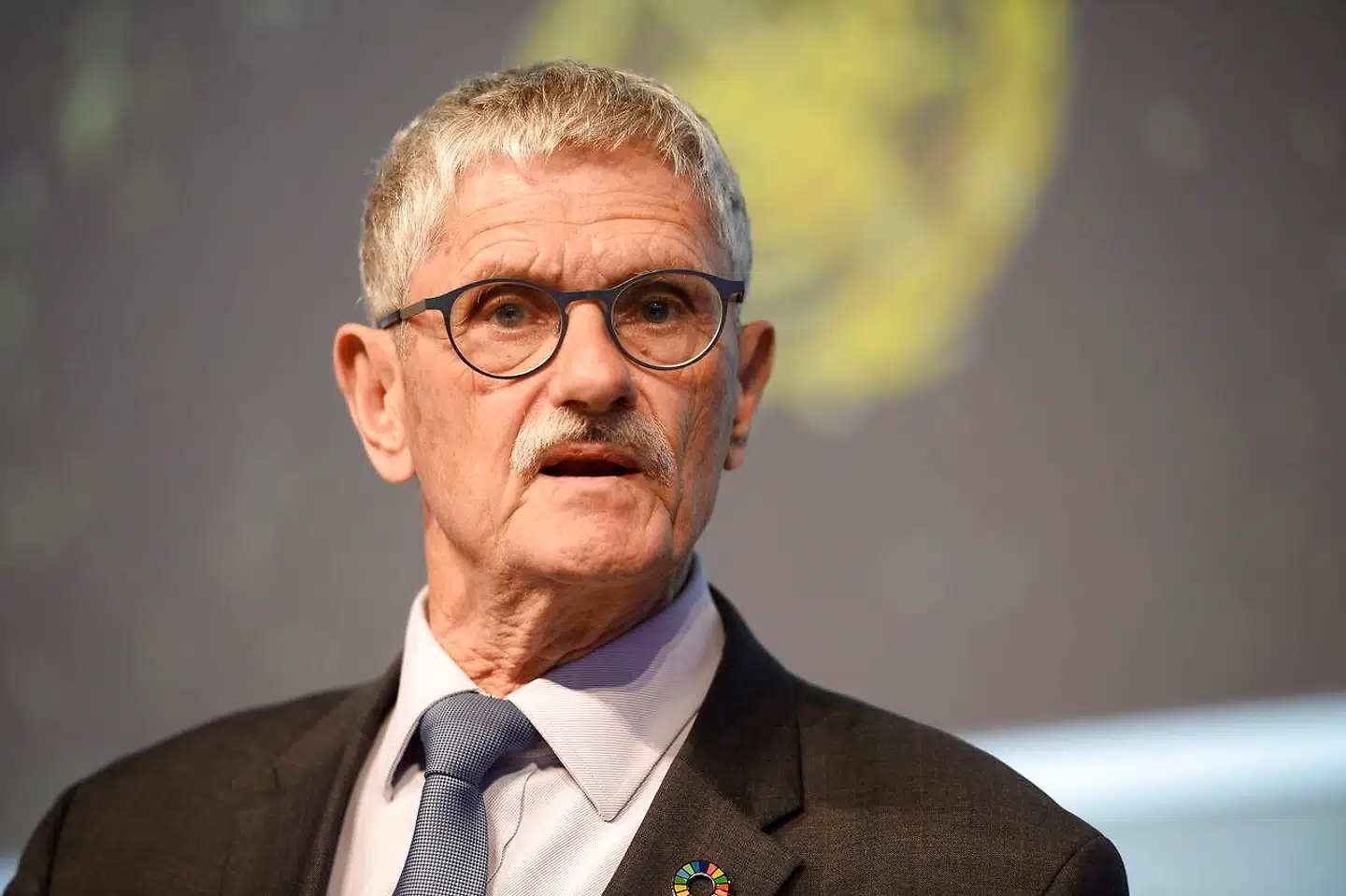 Mogens Lykketoft har sendt en seriøs bandbulle afsted mod Pernille Schnoor.