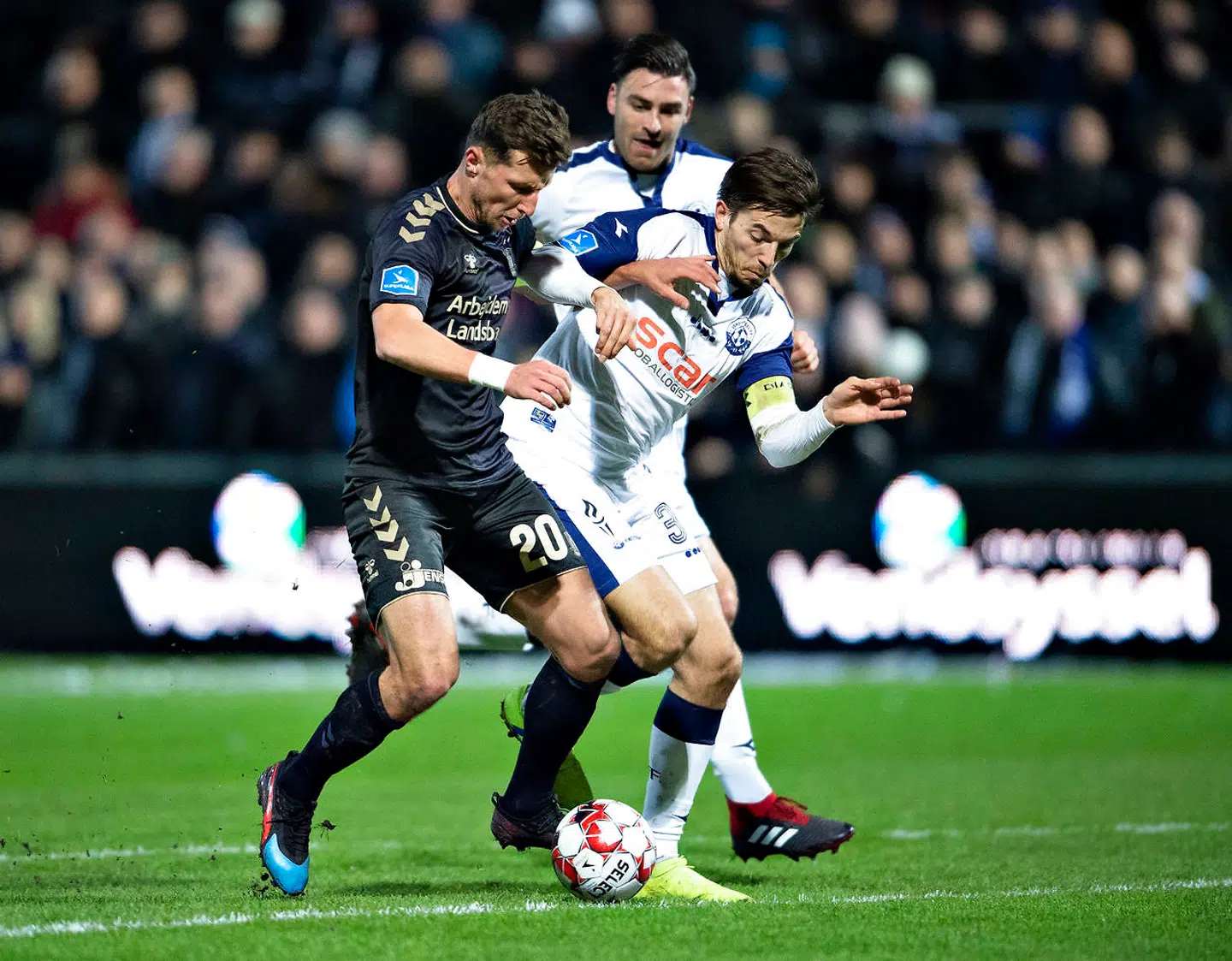 Brøndbys Kamil Wilczek mod Vendsyssels Alexander Juel Andersen i kvartfinalen af Sydbank pokalen mellem Vendsyssel FF og Brøndby IF på Nord Energi Arena i Hjørring, torsdag 28. februar 2019.. (Foto: Henning Bagger/Ritzau Scanpix)