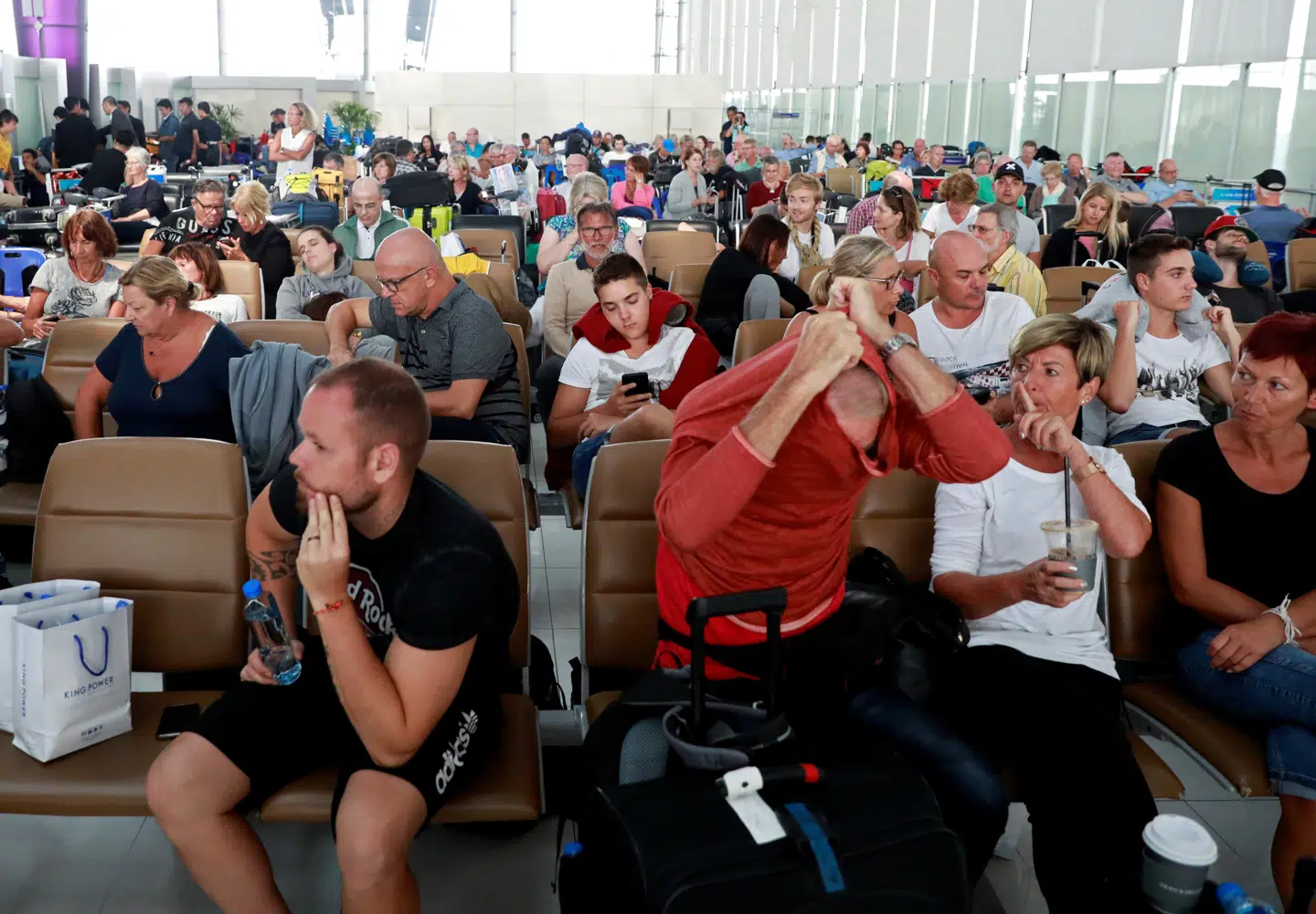 Tusindvis af turister er standet i Bangkok Lufthavn.