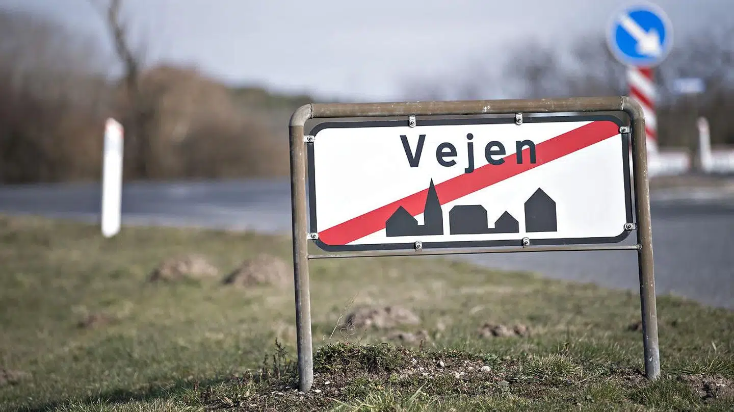 Et forældrepar fra Vejen anklages for langvarigt sexmisbrug af børn. De afgav mandag forklaring i retten.