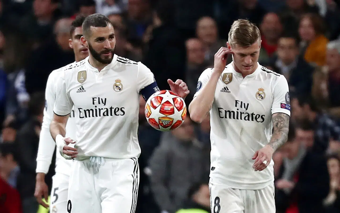 Soccer Football - Champions League - Round of 16 Second Leg - Real Madrid v Ajax Amsterdam - Santiago Bernabeu, Madrid, Spain - March 5, 2019 Real Madrid's Karim Benzema and Toni Kroos look dejected after conceding their fourth goal REUTERS/Sergio Perez