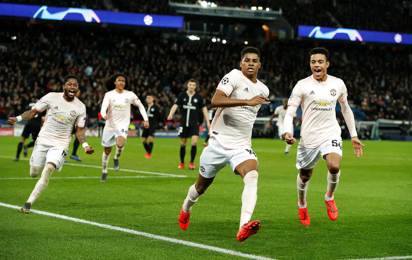 Soccer Football - Champions League - Round of 16 Second Leg - Paris St Germain v Manchester United - Parc des Princes, Paris, France - March 6, 2019 Manchester United's Marcus Rashford celebrates scoring their third goal with Mason Greenwood and team mates Action Images via Reuters/John Sibley