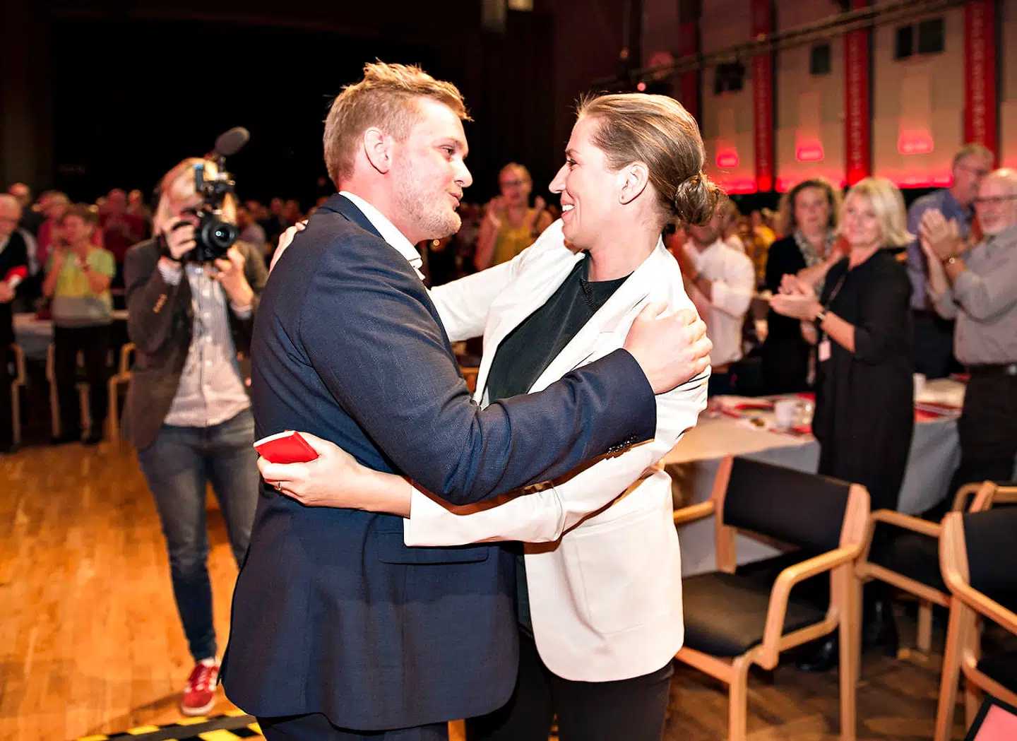Socialdemokratiets ledelse kendte til krænkelser i ungdomspartiet af tidligere formand Lasse Quvang Rasmussen (tv.)