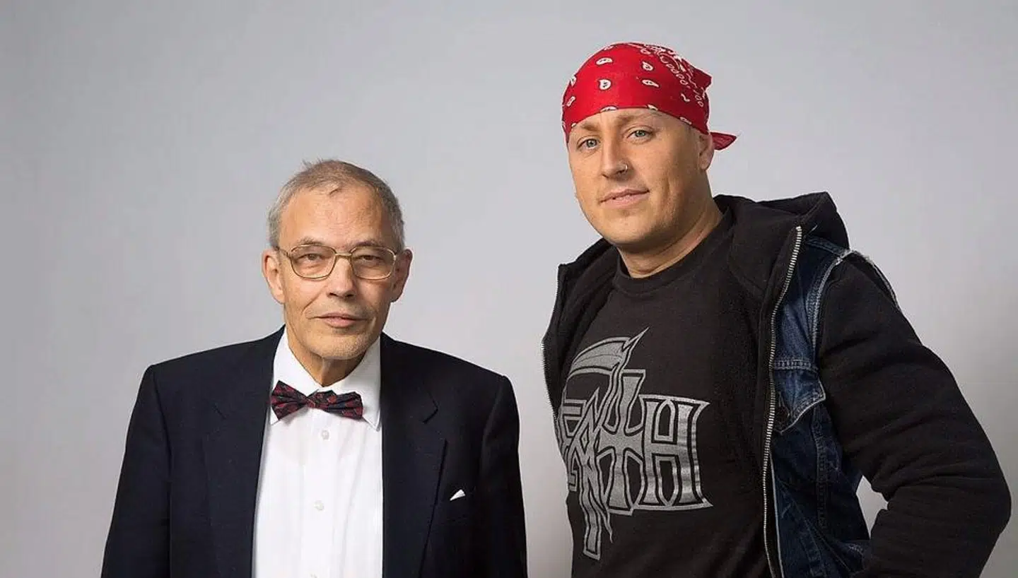 Fysiker Holger Bech Nielsen og realitystjerne, Sidney Lee. Foto: Radio24syv-presse.